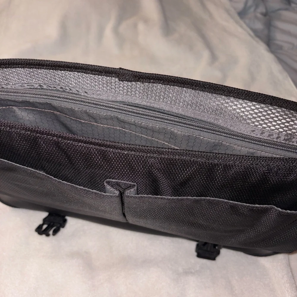 Tumi Black Messenger Bag Ex Cond